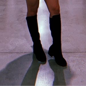FOREVER 21 KNEE HIGH BOOTS RIGHT UNDER KNEEE BOOTS